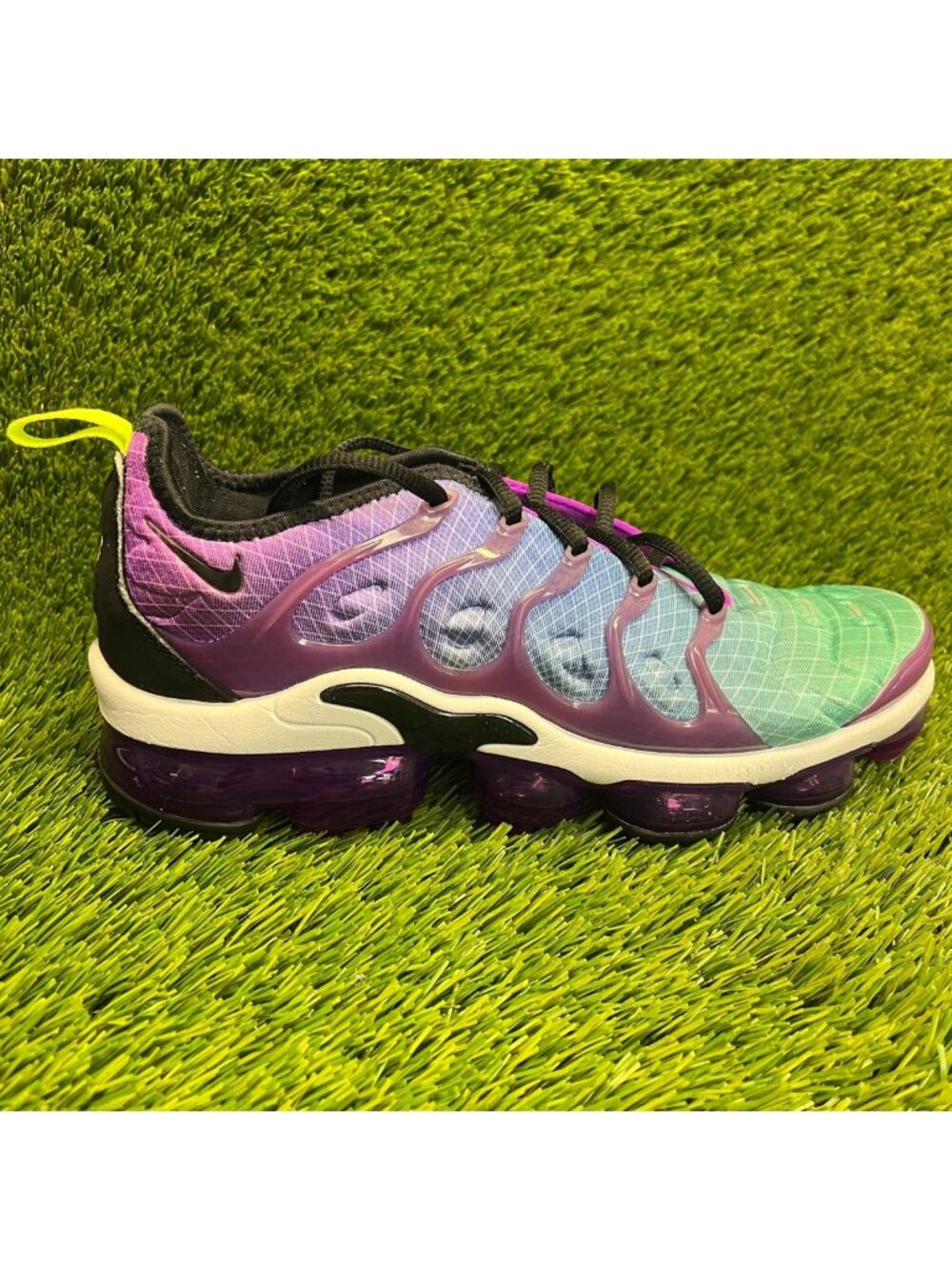 Nike Air VaporMax Plus Hyper Violet Womens Size 8.5 Running Shoes Sneakers